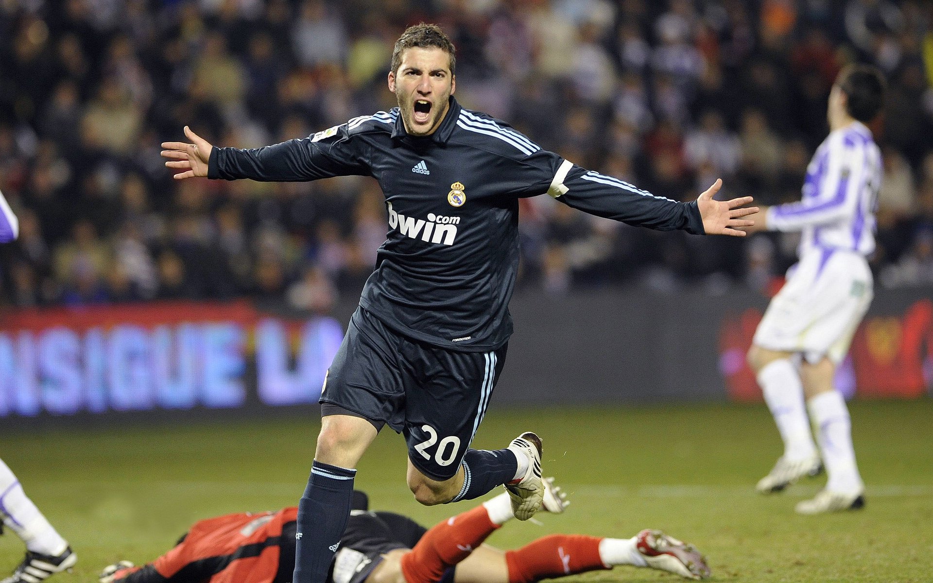 巴萨势不可挡，力争击败圣保罗队，sergio巴萨