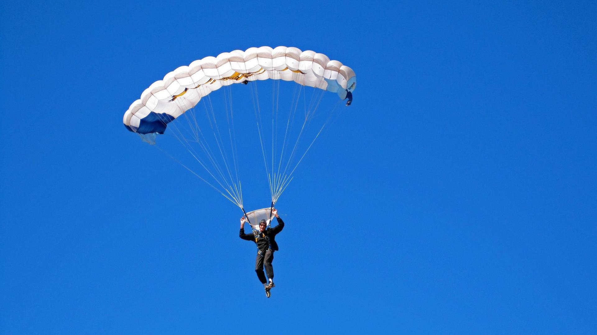 史上最“燃”关键三分：哪一个瞬间让现场沸腾？